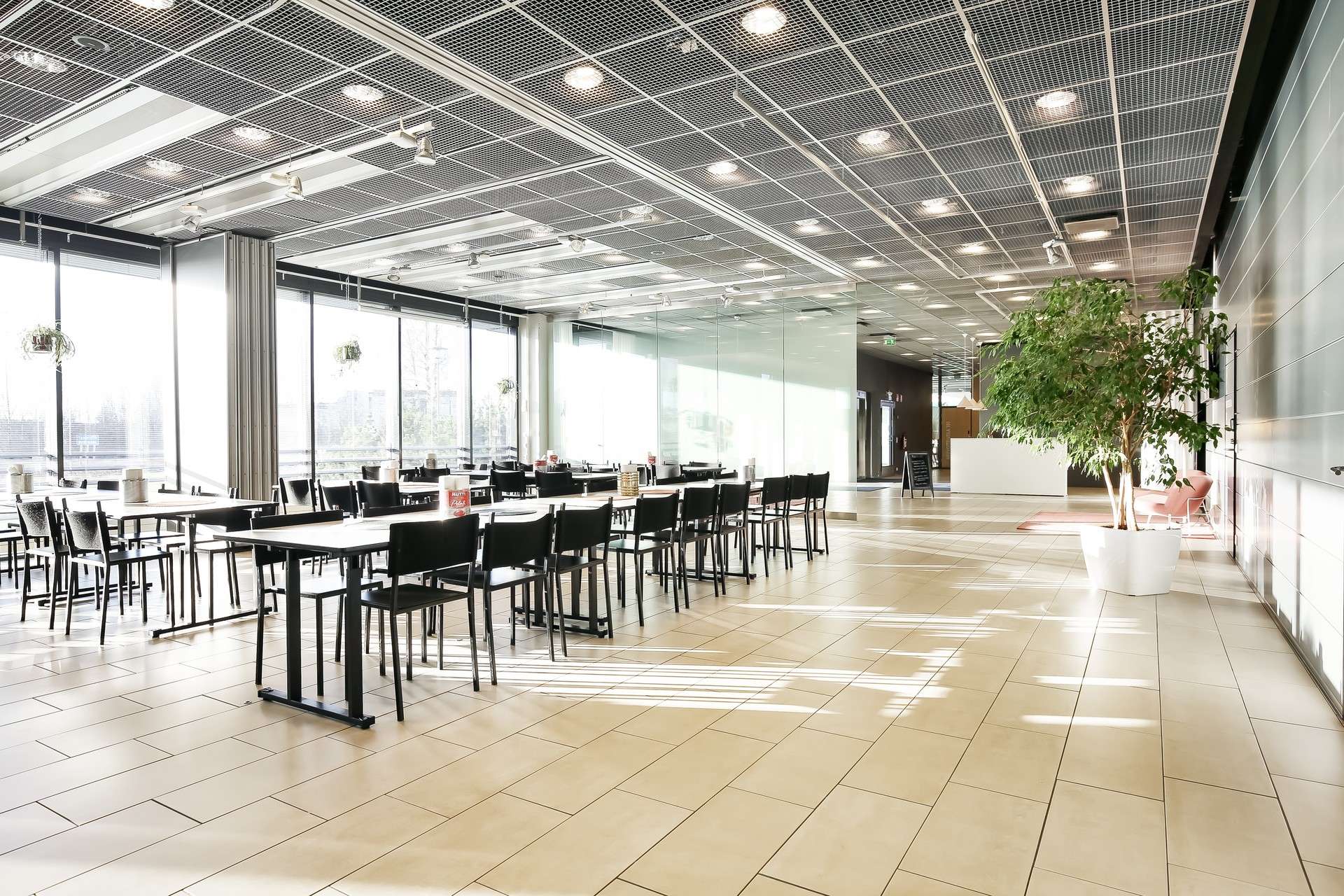 Ravintola tilla sisätilat